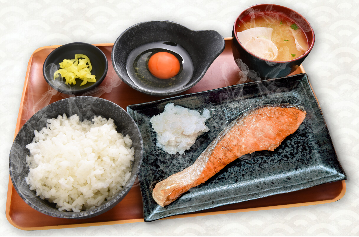 日替り焼魚定食(生卵付き)